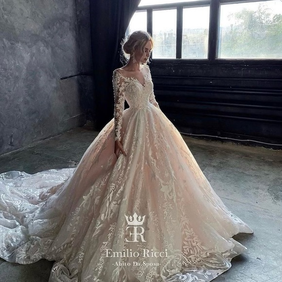 WEDDING DRESS EXCELLENT CONDITION FOR SALE!!!